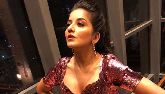 Bhojpuri bombshell Monalisa shows off her bareback in a &#039;stay home&#039; workout post!