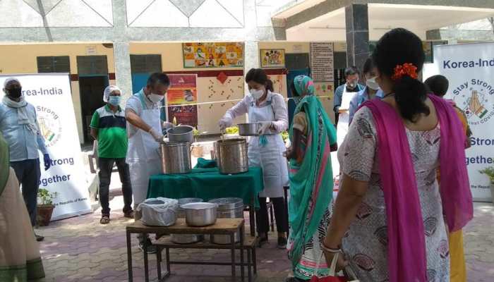 Amid coronavirus COVID-19 lockdown, Korean Embassy serves free meal to more than 4,000 people in Delhi