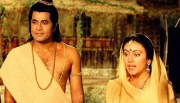 ‘Ramayan ki yaadein’: In which, Ram and Sita aka Arun Govil and Dipika Chikhlia Topiwala smile for perfect photo