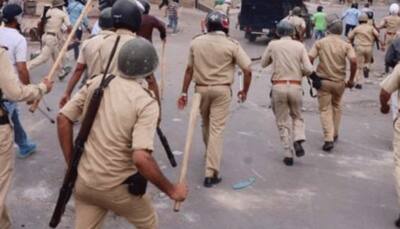 Migrant labourers stranded in Surat attack, hurl stones at police enforcing COVID-19 lockdown; cop injured