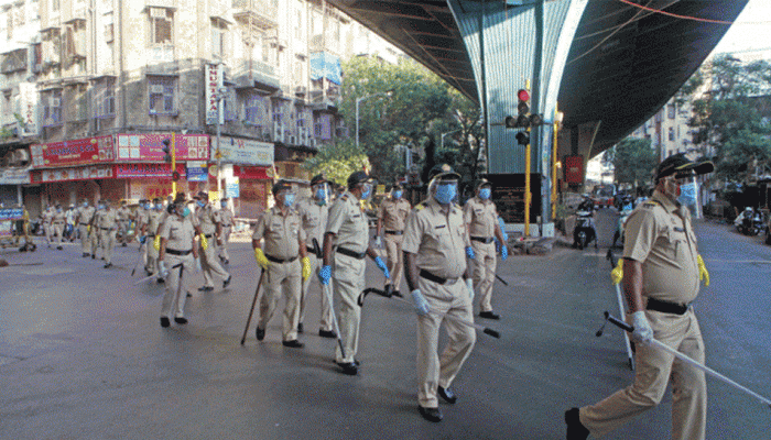 Medical worker assaulted by cops in Maharashtra's Ulhasnagar town Medical worker assaulted by cops in Maharashtra's Ulhasnagar town