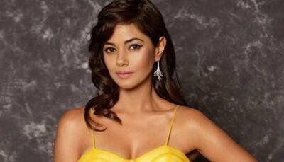 Actress Meera Chopra's father robbed at knifepoint