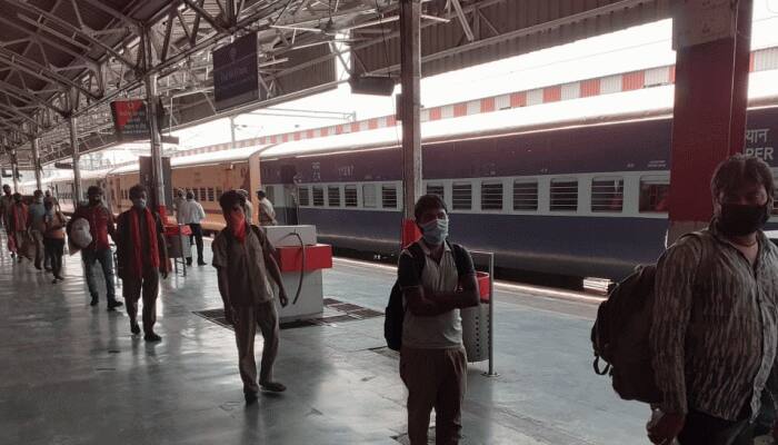 Migrant workers from Bihar, Jharkhand stranded due to coronavirus lockdown protest in Mangalore, demand to be sent back home