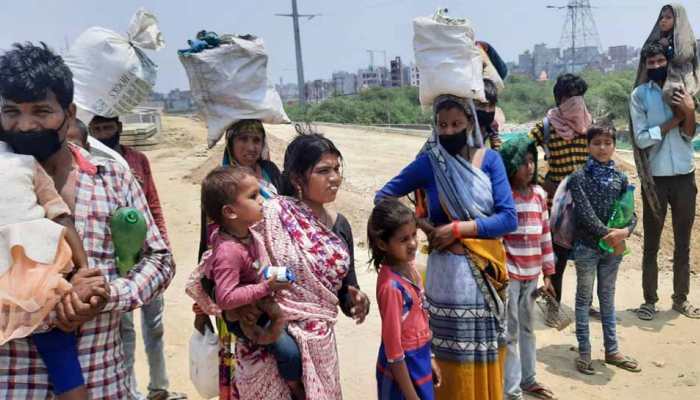 Migrant workers in Ghaziabad set on foot with kids for native place Jhansi, 450 kms away