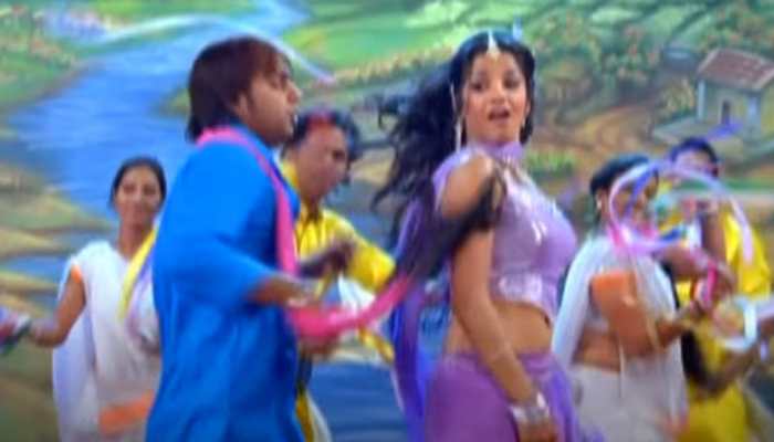 Pawan Singh-Monalisa burn the stage with their scintillating dance moves in this throwback Bhojpuri video - Watch 