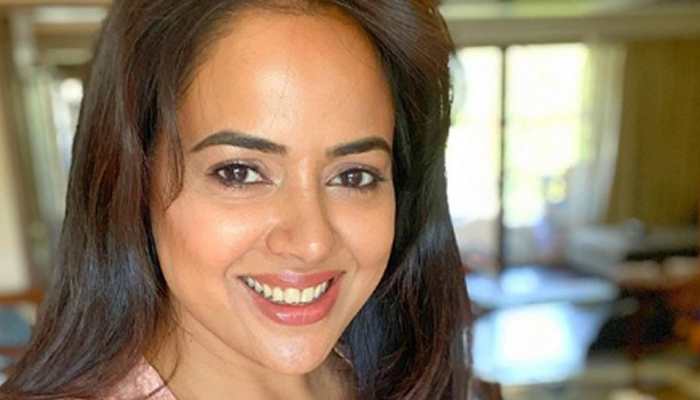 Sameera Reddy hilariously compares daughter to Rajinikanth