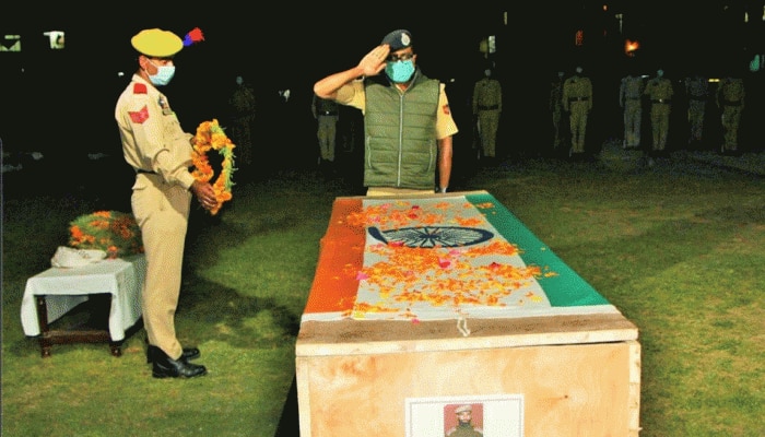 J&amp;K police pay tribute to head constable Mohammad Amin martyred in Kulgam attack