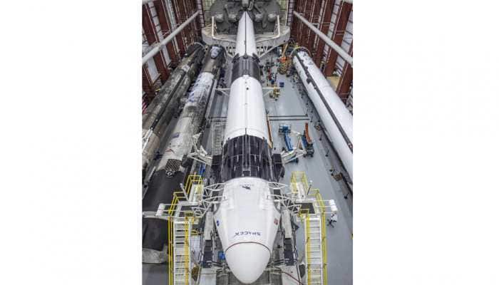 SpaceX releases photos of Crew Dragon&#039;s integration with Falcon 9 rocket before May 27 liftoff