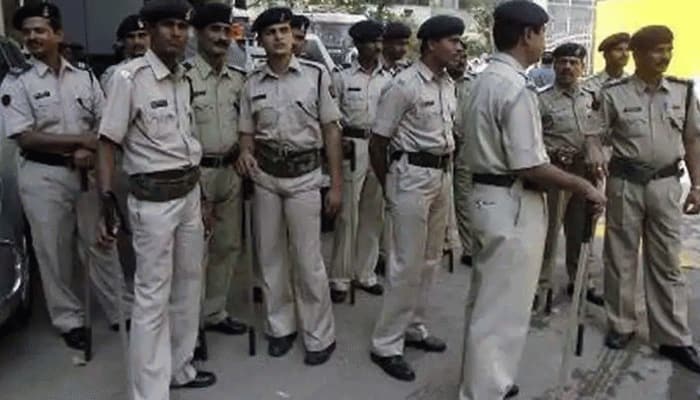 Two cops brutally thrash man in Madhya Pradesh&#039;s Chhindwara, video goes viral