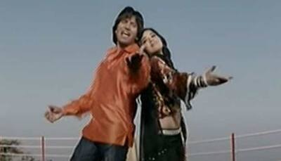 Bhojpuri sizzler Monalisa adds glam to old song ‘Ho Gainee Deewana Tohra Pyar Mein’ with Nirahua
