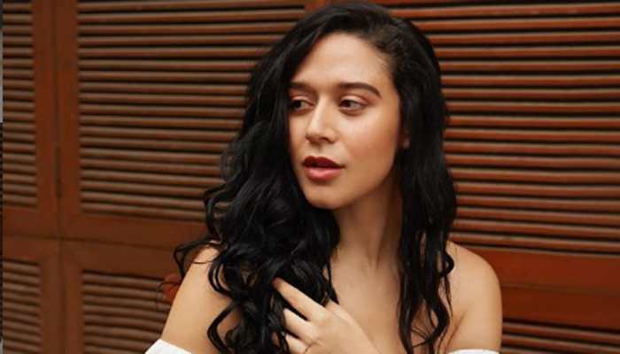 Bollywood News: Tiger Shroff&#039;s sister Krishna Shroff watches mom Ayesha on-screen for first time