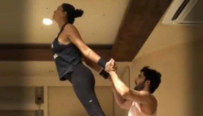 Sushmita Sen’s relationship with Rohman Shawl is as ‘balanced’ as this posture, say wow!