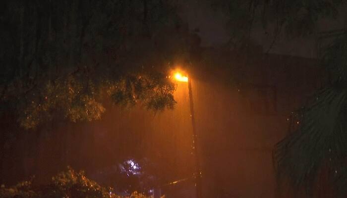 Rainfall lashes parts of Delhi-NCR, temperature dips