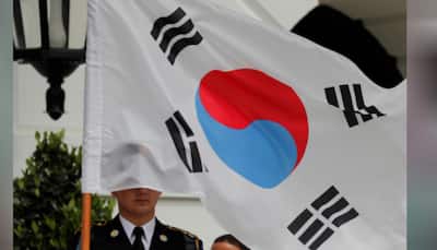 Korean Embassy donates KF masks to Korean war veterans in India