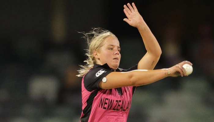 Women cricketers Natalie Dodd, Jess Kerr earn maiden New Zealand central contracts