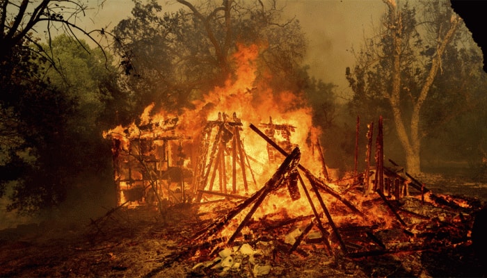 US firefighters grapple with triple-digit heat against wildfire