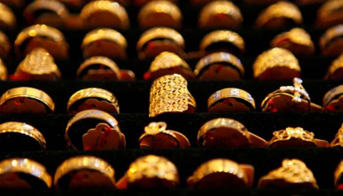 Gold falls Rs 293 to Rs 49,072 per 10 gram