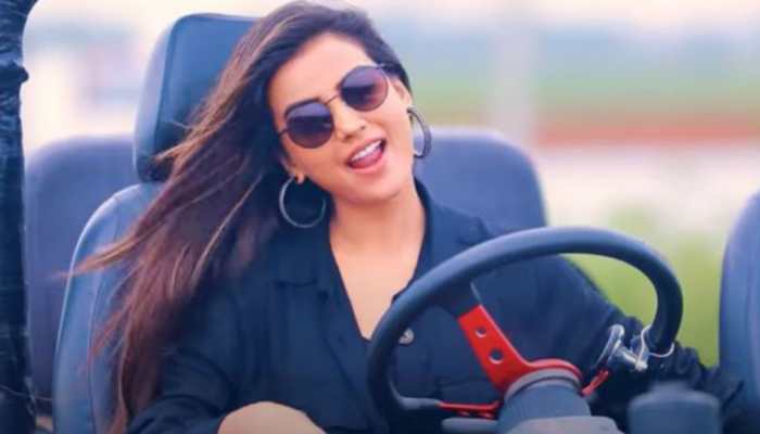 Bhojpuri siren Akshara Singh's rap song 'Idhar Aane Ka Nahi' creates a storm on YouTube - Watch