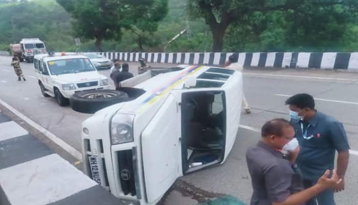 NCP chief Sharad Pawar&#039;s convoy car overturns on Mumbai-Pune Expressway