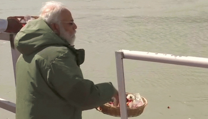 PM Narendra Modi performs Sindhu Darshan puja in Ladakh — Video