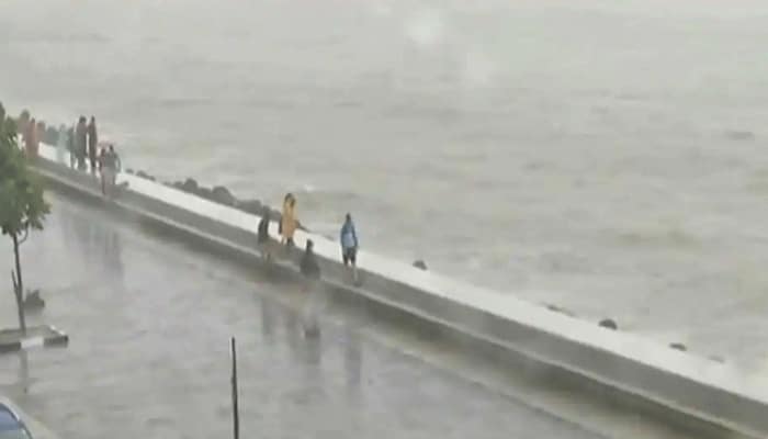 Heavy rainfall in Mumbai today; high tide warning issued