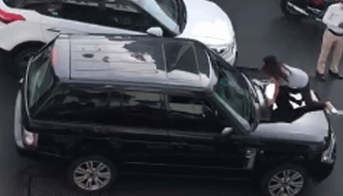 Angry woman chases husband's car, brings traffic to halt on Peddar road during spat — Viral video