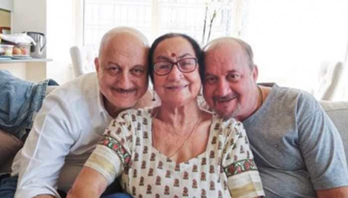 Anupam Kher in new video says &#039;express love to your parents&#039;; told mom she has infection but she knows it&#039;s coronavirus COVID-19