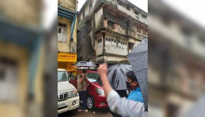 Building wall collapses in Mumbai&#039;s Grant Road, no major injuries reported