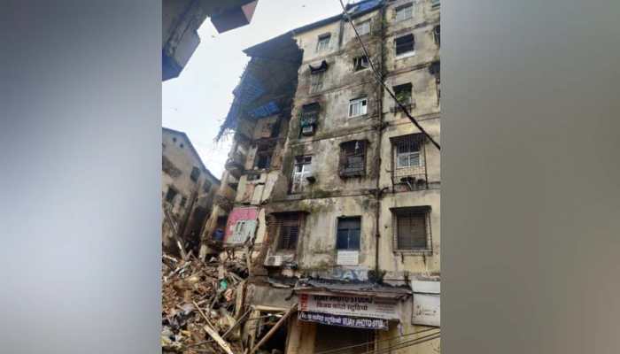 Four killed as portion of old six-storey building collapses in Mumbai's Fort area, second incident on Thursday