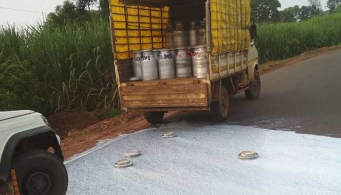 Maharashtra dairy farmers continue milk agitation for second day on Tuesday