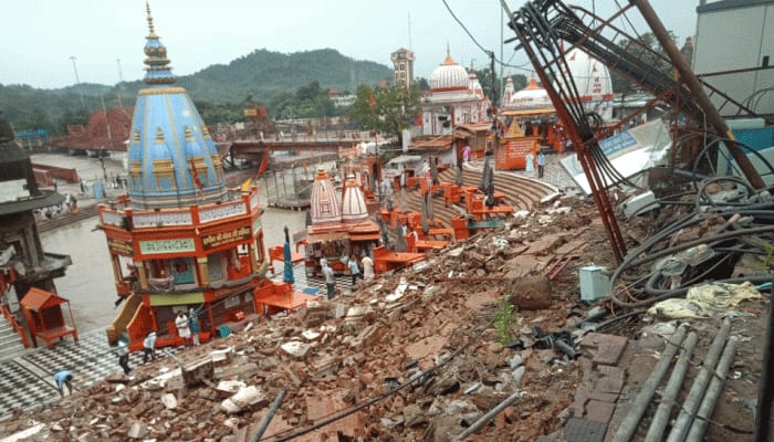 Lightning strikes Haridwar&#039;s Har Ki Pauri; wall collapses, transformer damaged