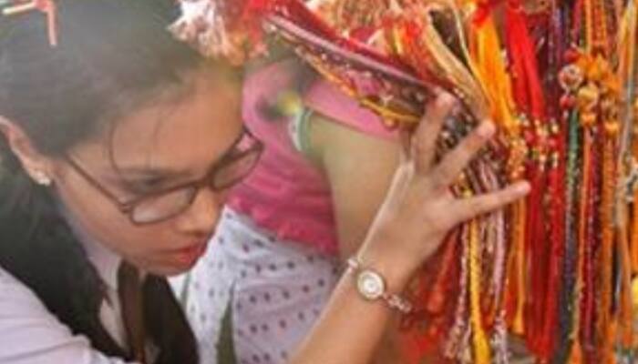 Tribal artists make traditional rakhis in Jharkhand, urge people to prefer &#039;desi&#039; rakhis over Chinese ones