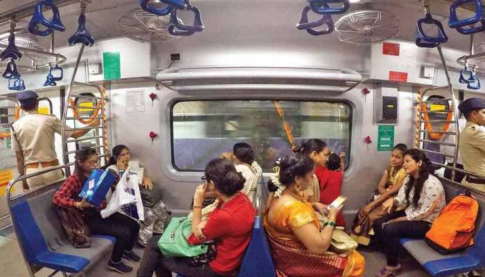 Ruckus at Mumbai&#039;s Nalasopara station, people demand to be allowed to travel on local trains