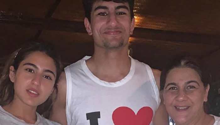 When Sara Ali Khan, mommy Amrita Singh and brother Ibrahim Ali Khan were like 'riot of colours with water slaughter' - Pic proof