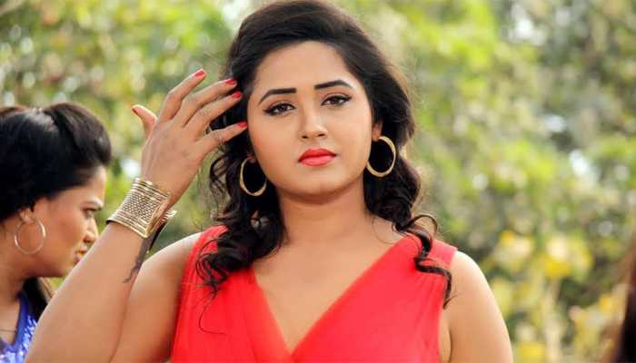 Bhojpuri bombshell Kajal Raghwani wore her mom's saree at 20 and her desi avatar is impressive!
