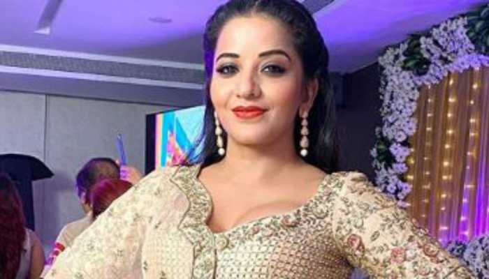 Bhojpuri bombshell Monalisa dances to Madhuri Dixit's song 'Ghagra' in bridal avatar - Watch