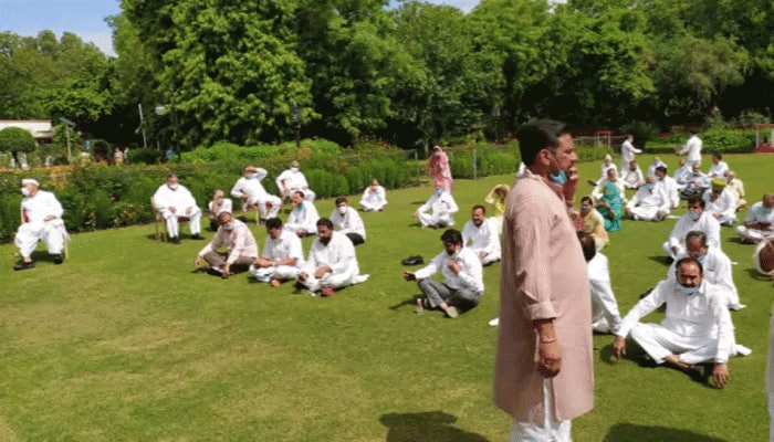 Congress to hold nation-wide 'save democracy' protest on Monday; calls off stir outside Rajasthan Raj Bhavan 