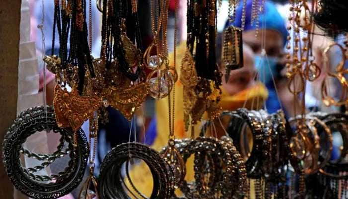 Kashmir markets reopen on eve of Eid amid COVID-19 concerns