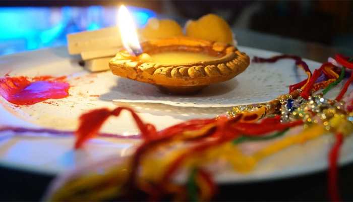 Raksha Bandhan 2020: Send these WhatsApp, Facebook and text messages to your sibling!