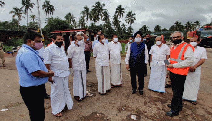 Aviation Minister Hardeep Puri, Kerala CM Pinarayi Vijayan arrive at Kozhikode plane crash site