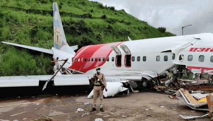 Kerala CM Pinarayi Vijayan announces Rs 10 lakh compensation for kin of AIE plane crash victims Kerala CM Pinarayi Vijayan announces Rs 10 lakh compensation for kin of AIE plane crash victims