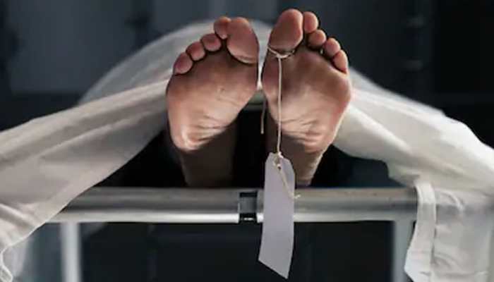 Delhi: AIIMS doctor&#039;s decomposed body found hanging in house