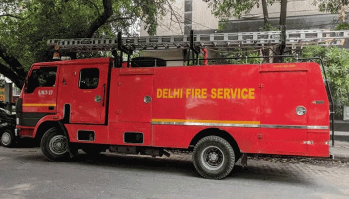 Fire breaks out at godown in southeast Delhi&#039;s Okhla; 10 firetenders rushed to spot