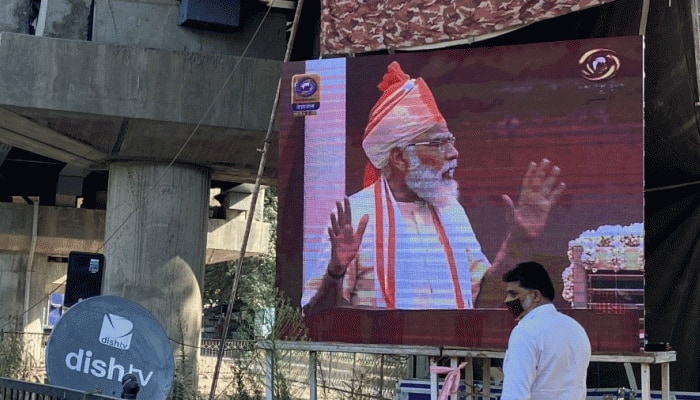 In a first, LED screens, projectors installed to live stream PM Narendra Modi&#039;s Independence Day speech in Srinagar