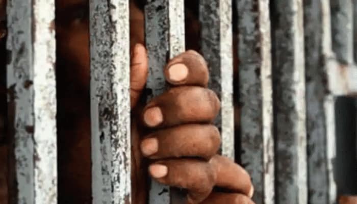 1,043 inmates, 302 jail staff test coronavirus COVID-19 positive in Maharashtra prisons