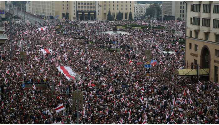 Protesters flood into Minsk as army issues warning amid Belarus political crisis