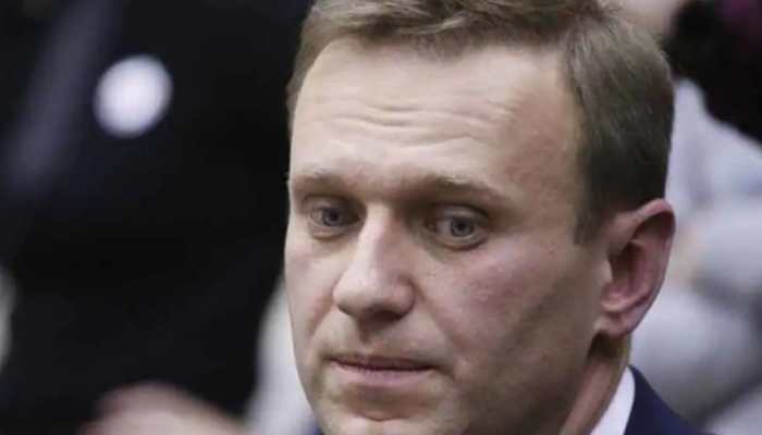 Siberian doctors say they saved Kremlin critic Alexei Navalny&#039;s life