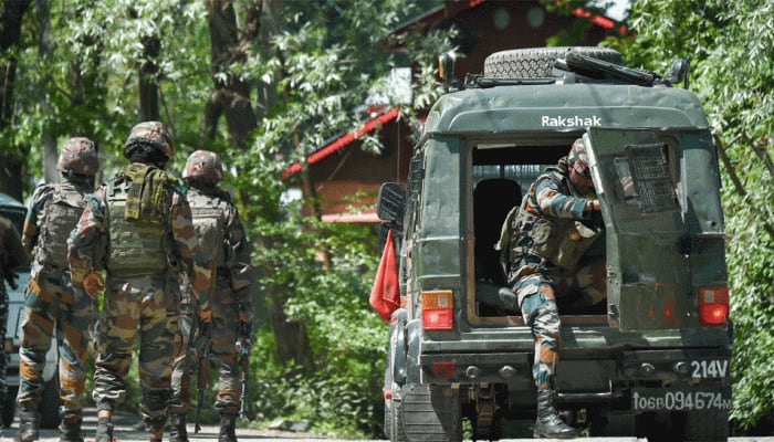 Army officer injured in encounter with terrorists in Jammu and Kashmir&#039;s Baramulla