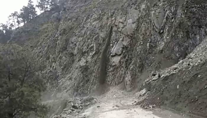 Landslide blocks National Highway 3 in Himachal Pradesh&#039;s Mandi