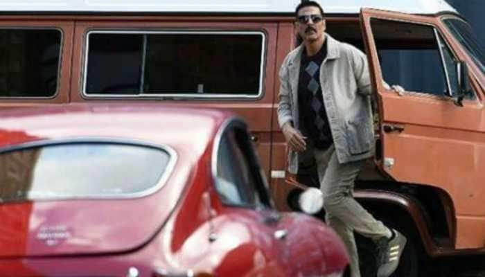 Akshay Kumar&#039;s first look from &#039;Bell Bottom&#039; shoot grabs internet&#039;s attention